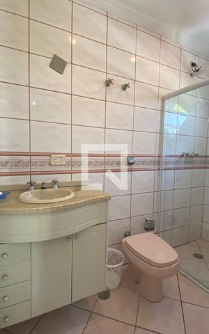 Casa de condomínio à venda com 420m², 4 quartos e 4 vagasBanheiro da Suíte 4