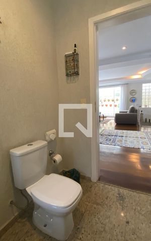 Casa de condomínio à venda com 420m², 4 quartos e 4 vagasLavabo