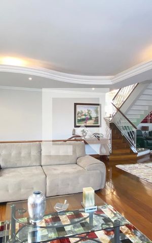 Casa de condomínio à venda com 420m², 4 quartos e 4 vagasSala