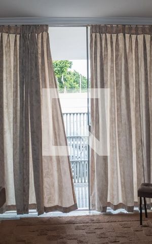 Casa à venda com 234m², 3 quartos e 2 vagas Casa à venda com 234m², 3 quartos e 2 vagasSala