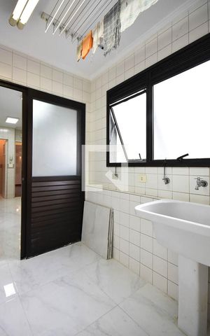 Apartamento à venda com 137m², 3 quartos e 3 vagas Apartamento à venda com 137m², 3 quartos e 3 vagasÁrea de serviço