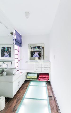 Casa à venda com 536m², 4 quartos e 2 vagasBanheiro 1