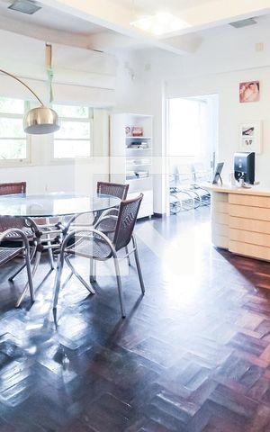 Casa à venda com 536m², 4 quartos e 2 vagasSala 1