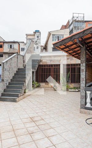 Casa à venda com 170m², 3 quartos e 3 vagas Casa à venda com 170m², 3 quartos e 3 vagasQuintal
