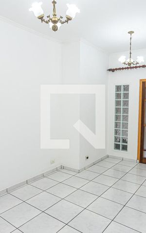 Casa à venda com 170m², 3 quartos e 3 vagas Casa à venda com 170m², 3 quartos e 3 vagasSala 2