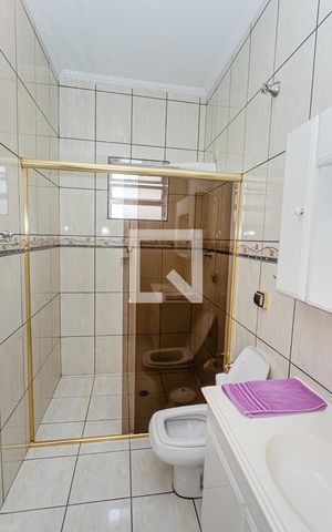 Casa à venda com 170m², 3 quartos e 3 vagas Casa à venda com 170m², 3 quartos e 3 vagasBanheiro 2