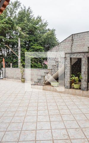 Casa à venda com 170m², 3 quartos e 3 vagas Casa à venda com 170m², 3 quartos e 3 vagasQuintal