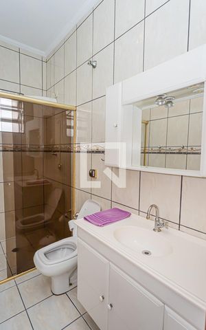Casa à venda com 170m², 3 quartos e 3 vagas Casa à venda com 170m², 3 quartos e 3 vagasBanheiro 2