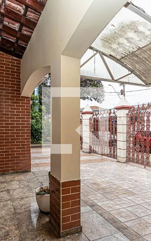 Casa à venda com 243m², 4 quartos e 3 vagas