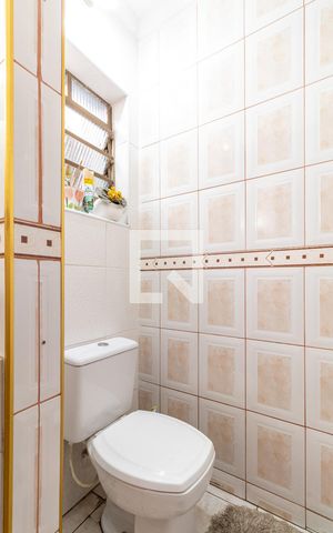 Casa à venda com 370m², 5 quartos e 2 vagas Casa à venda com 370m², 5 quartos e 2 vagasBanheiro Inferior