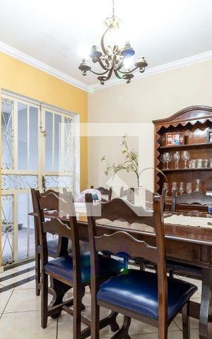 Casa à venda com 370m², 5 quartos e 2 vagas Casa à venda com 370m², 5 quartos e 2 vagasSala de Jantar e TV