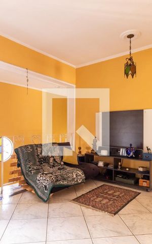 Casa à venda com 370m², 5 quartos e 2 vagas Casa à venda com 370m², 5 quartos e 2 vagasHall Superior