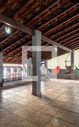 Casa à venda com 370m², 5 quartos e 2 vagas Casa à venda com 370m², 5 quartos e 2 vagasVaranda Superior