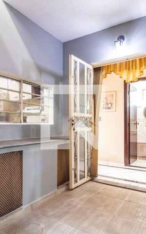 Casa à venda com 370m², 5 quartos e 2 vagas Casa à venda com 370m², 5 quartos e 2 vagasJardim de Inverno