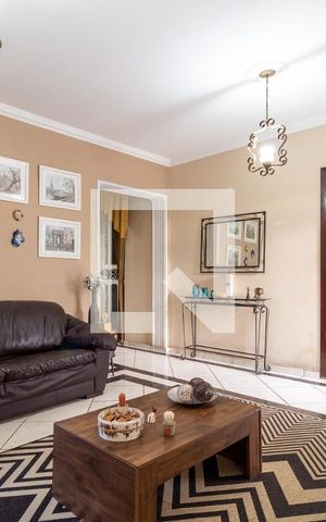 Casa à venda com 370m², 5 quartos e 2 vagas Casa à venda com 370m², 5 quartos e 2 vagasSala de Estar