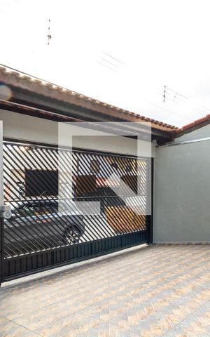 Casa à venda com 370m², 5 quartos e 2 vagas Casa à venda com 370m², 5 quartos e 2 vagasGaragem