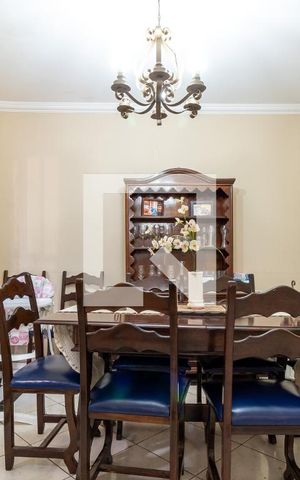 Casa à venda com 370m², 5 quartos e 2 vagas Casa à venda com 370m², 5 quartos e 2 vagasSala de Jantar e TV
