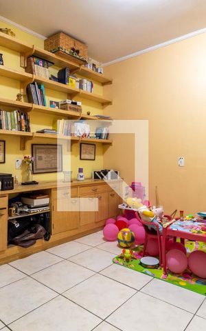 Casa à venda com 370m², 5 quartos e 2 vagas Casa à venda com 370m², 5 quartos e 2 vagasQuarto 2