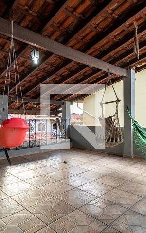 Casa à venda com 370m², 5 quartos e 2 vagas Casa à venda com 370m², 5 quartos e 2 vagasVaranda Superior