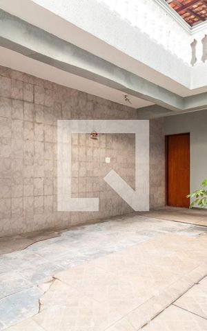 Casa à venda com 370m², 5 quartos e 2 vagas Casa à venda com 370m², 5 quartos e 2 vagasÁrea Externa