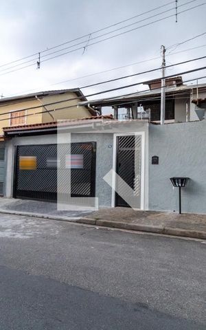 Casa à venda com 370m², 5 quartos e 2 vagas Casa à venda com 370m², 5 quartos e 2 vagasFachada