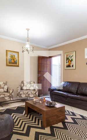 Casa à venda com 370m², 5 quartos e 2 vagas Casa à venda com 370m², 5 quartos e 2 vagasSala de Estar