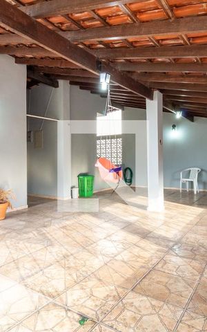 Casa à venda com 370m², 5 quartos e 2 vagas Casa à venda com 370m², 5 quartos e 2 vagasVaranda Superior