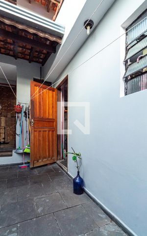 Casa à venda com 370m², 5 quartos e 2 vagas Casa à venda com 370m², 5 quartos e 2 vagasÁrea de Serviço