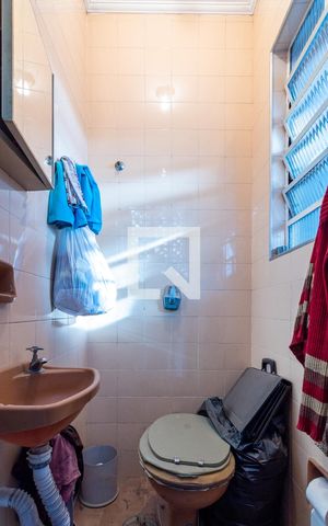 Casa à venda com 370m², 5 quartos e 2 vagas Casa à venda com 370m², 5 quartos e 2 vagasBanheiro de Serviço