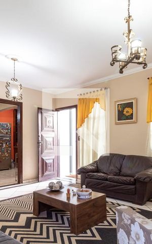 Casa à venda com 370m², 5 quartos e 2 vagas Casa à venda com 370m², 5 quartos e 2 vagasSala de Estar
