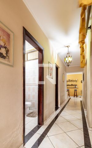 Casa à venda com 370m², 5 quartos e 2 vagas Casa à venda com 370m², 5 quartos e 2 vagasCorredor Inferior