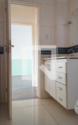 Apartamento para alugar com 60m², 2 quartos e sem vagaBanheiro