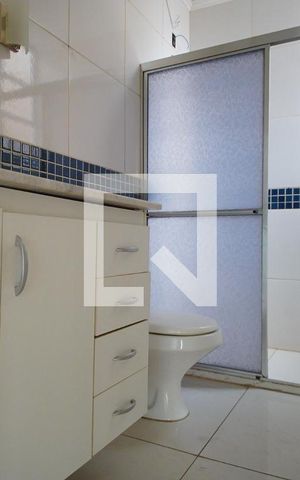 Apartamento para alugar com 60m², 2 quartos e sem vagaBanheiro