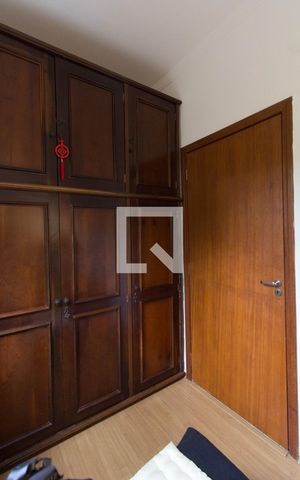 Casa de condomínio para alugar com 90m², 2 quartos e 2 vagas Casa de condomínio para alugar com 90m², 2 quartos e 2 vagasCloset