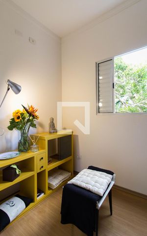 Casa de condomínio para alugar com 90m², 2 quartos e 2 vagas Casa de condomínio para alugar com 90m², 2 quartos e 2 vagasCloset