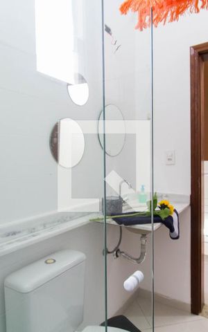 Casa de condomínio para alugar com 90m², 2 quartos e 2 vagas Casa de condomínio para alugar com 90m², 2 quartos e 2 vagasBanheiro