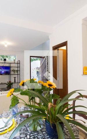 Casa de condomínio para alugar com 90m², 2 quartos e 2 vagas Casa de condomínio para alugar com 90m², 2 quartos e 2 vagasSala de jantar