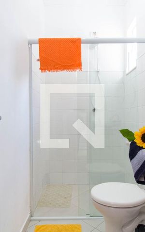 Casa de condomínio para alugar com 90m², 2 quartos e 2 vagas Casa de condomínio para alugar com 90m², 2 quartos e 2 vagasBanheiro