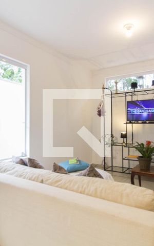 Casa de condomínio para alugar com 90m², 2 quartos e 2 vagas Casa de condomínio para alugar com 90m², 2 quartos e 2 vagasSala