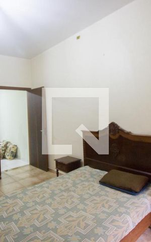 Casa à venda com 200m², 3 quartos e 2 vagasSuíte