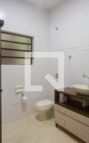Casa à venda com 200m², 3 quartos e 2 vagasBanheiro