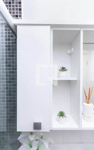 Apartamento à venda com 65m², 2 quartos e 1 vaga Apartamento à venda com 65m², 2 quartos e 1 vagaDetalhe do banheiro