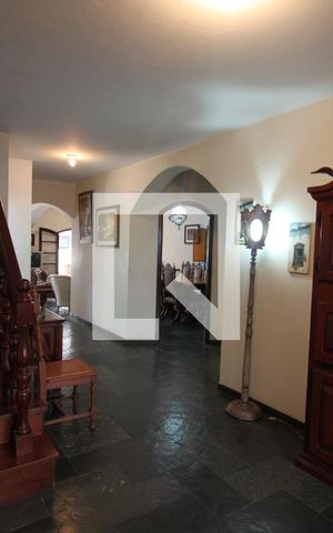Casa para alugar com 342m², 5 quartos e 4 vagasSala