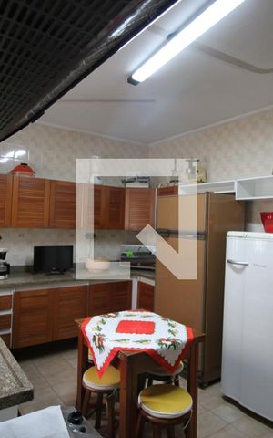 Casa para alugar com 342m², 5 quartos e 4 vagasCozinha