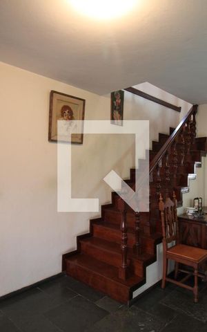 Casa para alugar com 342m², 5 quartos e 4 vagasSala