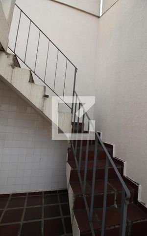 Casa para alugar com 342m², 5 quartos e 4 vagasEscada