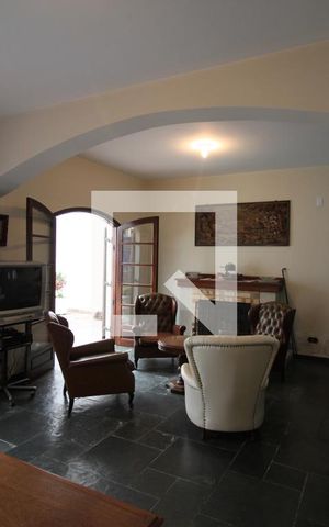 Casa para alugar com 342m², 5 quartos e 4 vagasSala