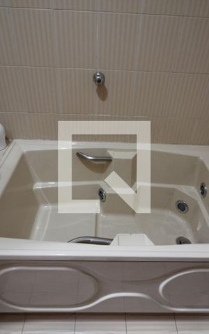 Casa para alugar com 342m², 5 quartos e 4 vagasBanheira