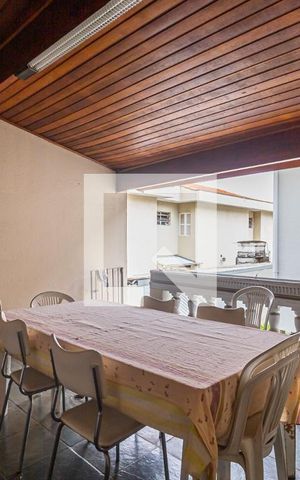 Casa à venda com 300m², 3 quartos e 2 vagas Casa à venda com 300m², 3 quartos e 2 vagasEspaço Churrasco