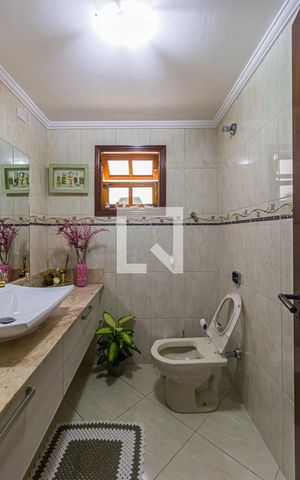 Casa à venda com 300m², 3 quartos e 2 vagas Casa à venda com 300m², 3 quartos e 2 vagasLavabo
